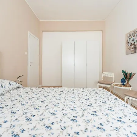 Stazione-aeroporto Apartment Naples