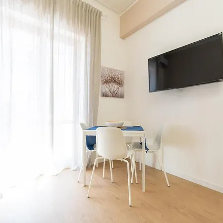 Stazione-aeroporto Apartment Naples