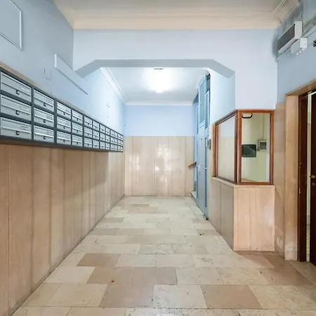 Stazione-aeroporto Apartment *