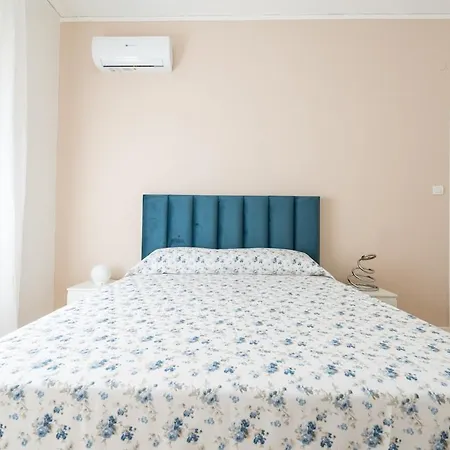 Stazione-aeroporto Apartment Naples